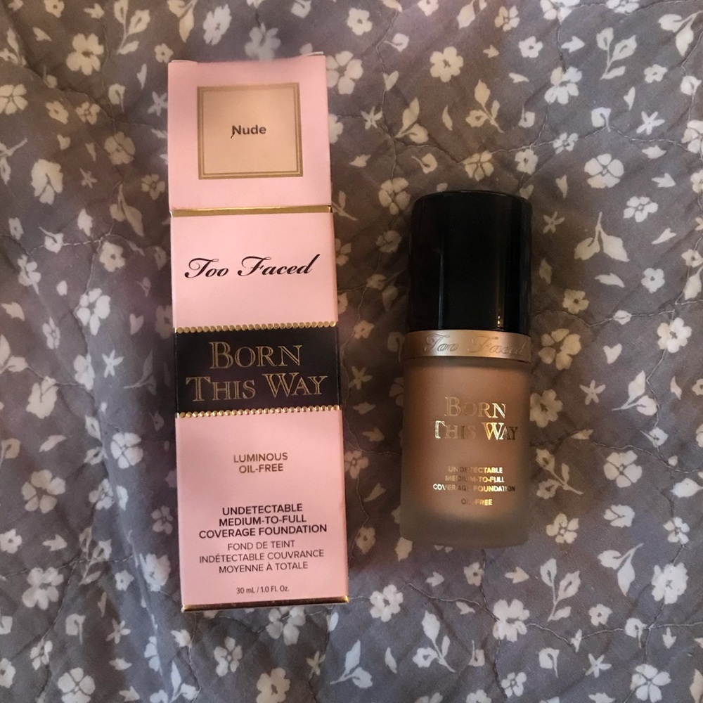 Too Faced Foundation / Sold on Mer.cari